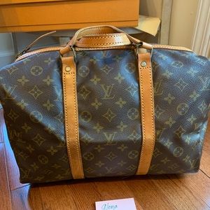 Authentic Louis Vuitton Sac Souple 35